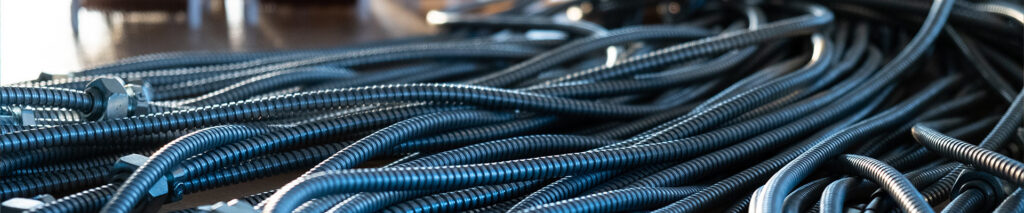 selang fleksibel logam